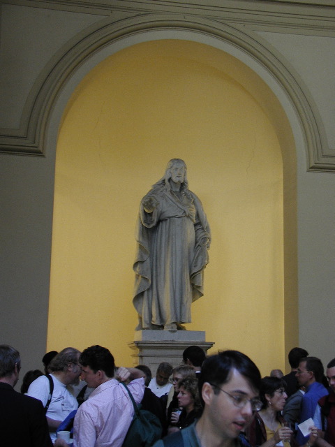 statue